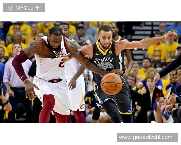 库里回顾泪目时刻,篮球场上的坚韧与感动交织成永恒记忆